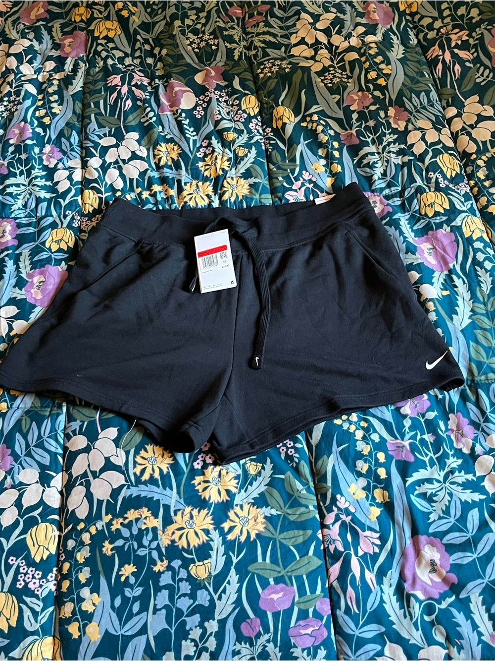 Nike Women's Black Athletic Drawstring Shorts Size Large New with Tags